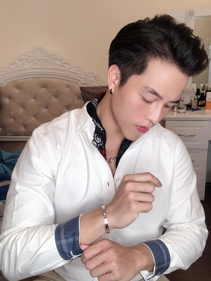 Quyết tâm để những người coi thường mình phải có cái nhìn khác, Huy Bình vượt qua những ngày đầu khó khăn nhất.