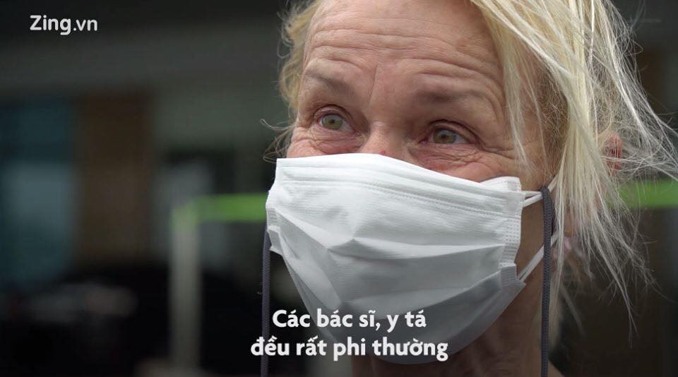 Thời gian ở viện, người phụ nữ nước ngoài đã cố gắng thuộc tên từng y, bác sĩ Việt Nam bởi đó là những người đã mang lại cuộc sống thứ 2 cho bà. Dù ở một đất nước hoàn toàn xa lạ nhưng chính trách nhiệm và lòng nhân ái lay động được trái tim người phụ nữ này.