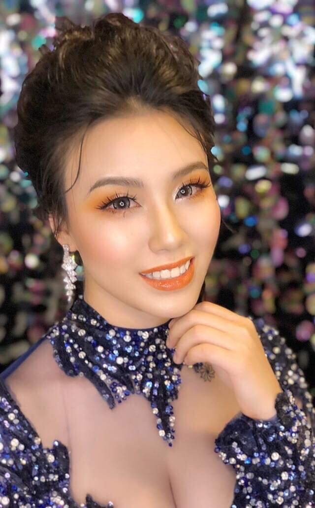 Không còn chuộng thời trang "hở bạo", giờ đây Linh Miu ăn mặc kín đáo hơn kể cả trên màn ảnh hay ngoài đời thực.