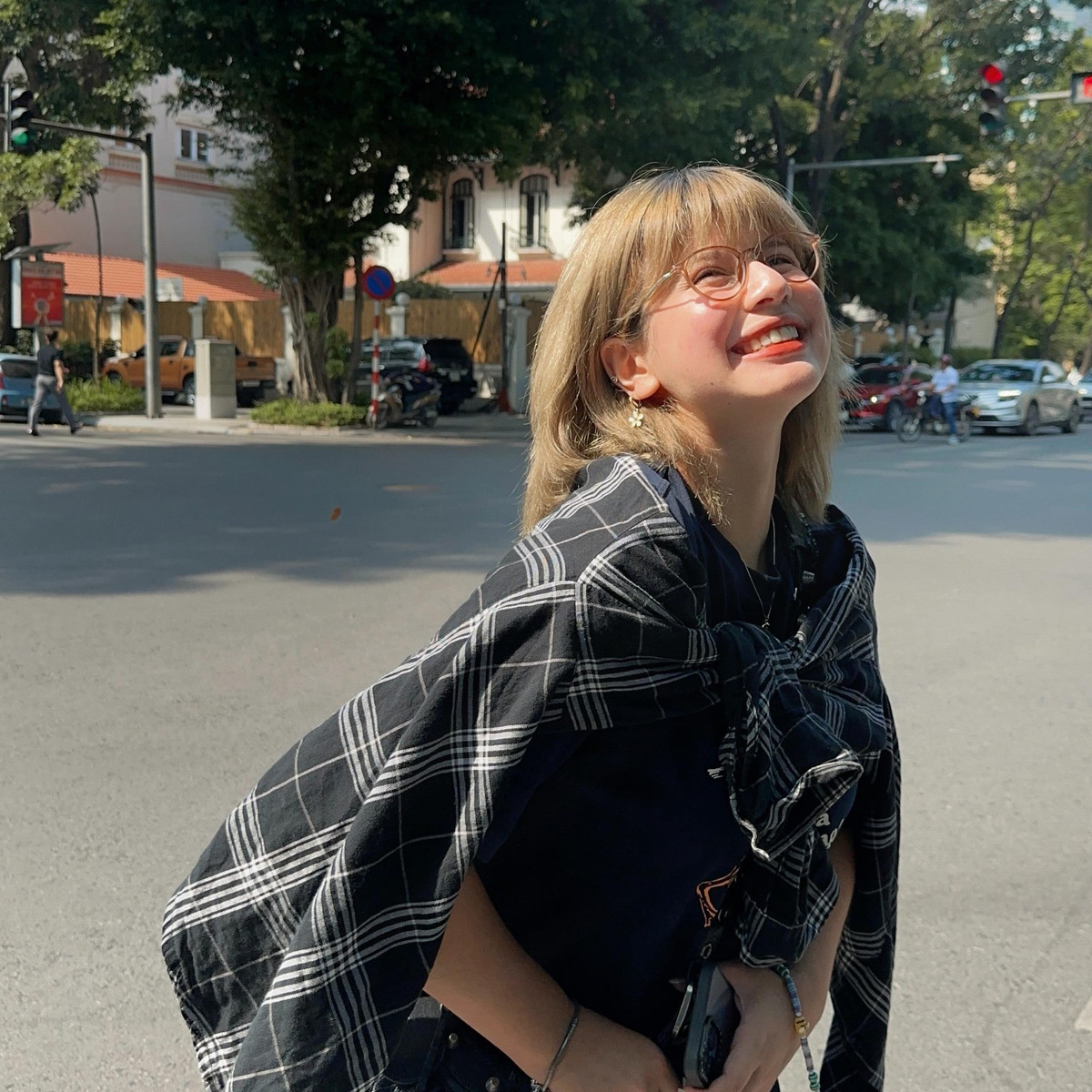 Cô nàng có phong cách thời trang năng động.