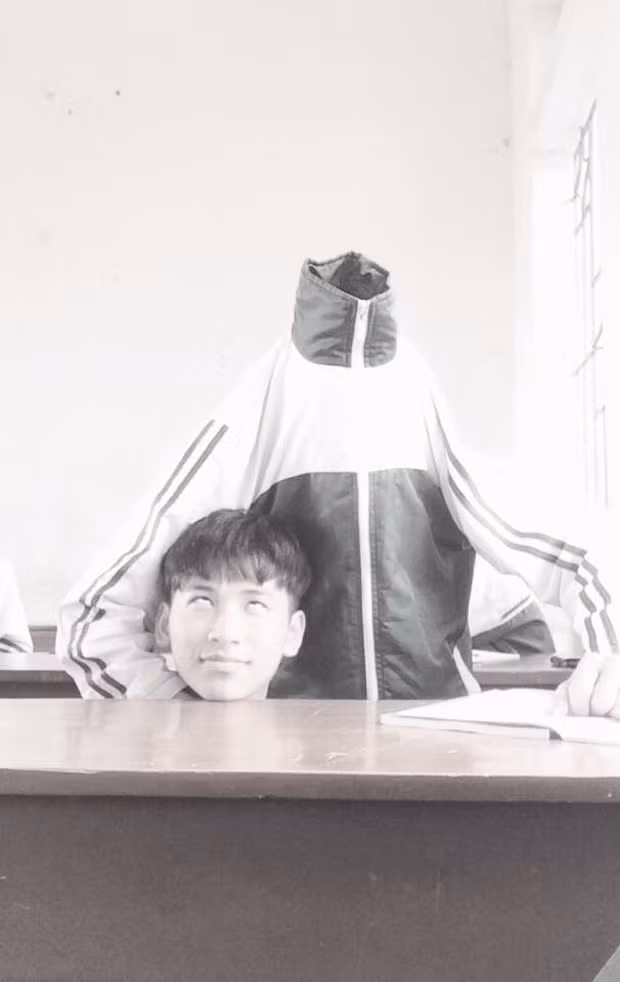 Độ kinh dị hay hài hước của trào lưu "giấu đầu hở đuôi" phụ thuộc vào biểu cảm của người tham gia và cách chụp, chỉnh sửa hình ảnh.