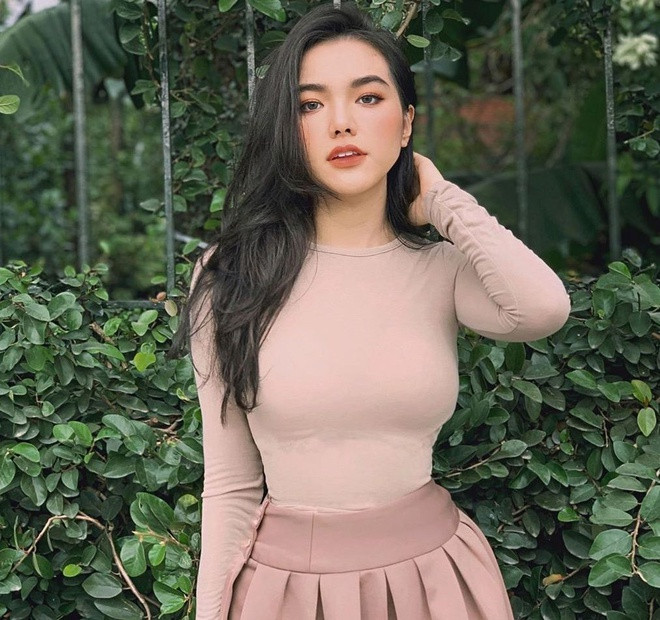 Mặc dù có cuộc sống khá giả nhưng Thiên Trang cho biết cô không hề yêu thích đồ hiệu mà chỉ lựa chọn những trang phục phù hợp với bản thân.