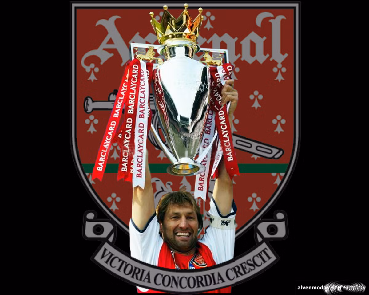 Ngay trước khi bắt đầu mùa giải 2002-03, cầu thủ sinh năm 1966 đã giã từ sự nghiệp bóng đá chuyên nghiệp của mình với gần 700 lần ra sân trong màu áo Pháo Thủ.