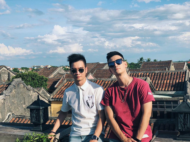 Với ngoại hình vốn dĩ nổi bật nên DJ Nimbia không cần ăn mặc quá cầu kỳ mà vẫn nổi bần bật trong đám cưới của đôi bạn Touliver và Tóc Tiên.