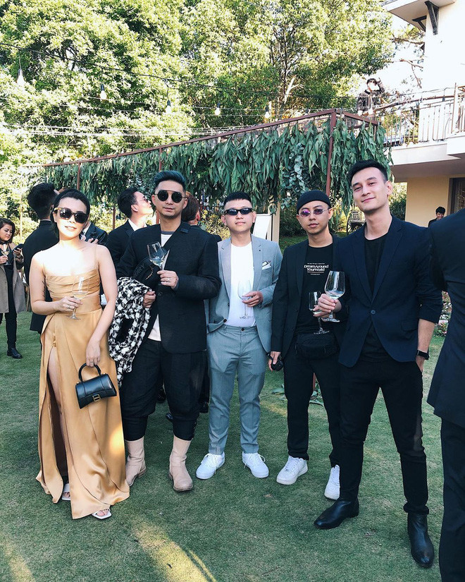 Nimbia là một nhà sản xuất âm nhạc, anh và SlimV là những người tiên phong trong dòng nhạc EDM (Electronic Dance Music) tại Việt Nam.