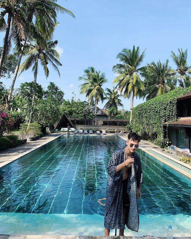 Trong giới DJ, Nimbia cực thân thiết với Slim V và Touliver. Anh từng đứng chung sân khấu với loạt DJ đình đám thế giới như Steve Aoki, Afrojack, Showtek, Dash Berlin, Headhunterz,....