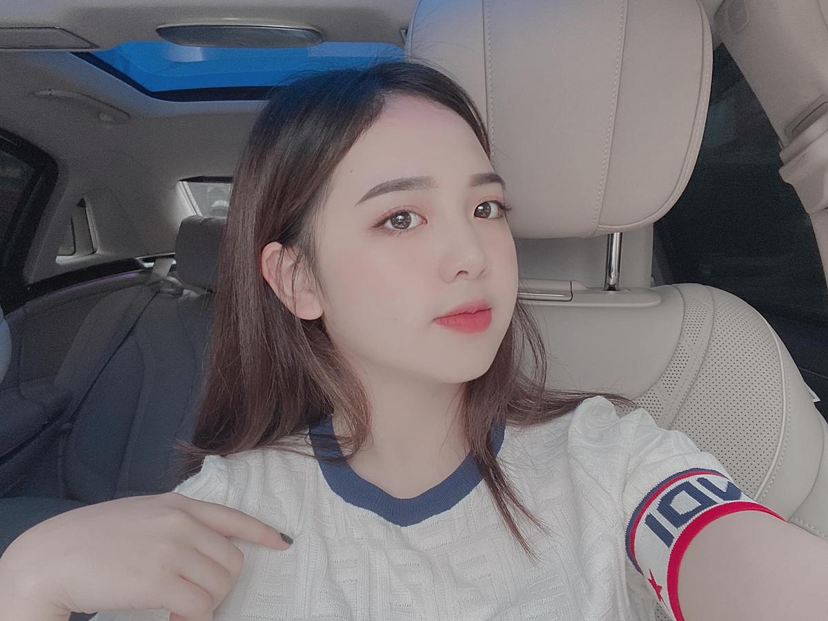 Cô nàng chưa từng công khai người yêu, cho biết chuyện tình cảm muốn giữ cho riêng mình.