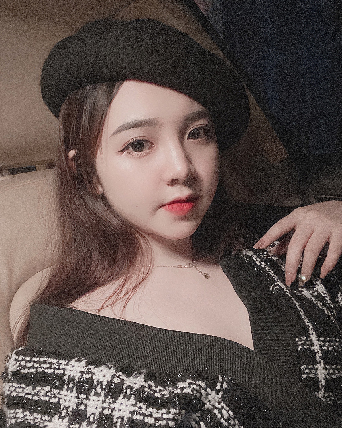 Trang cá nhân của Trần Huyền Châu sở hữu hơn 53.000 lượt theo dõi. Mỗi bài viết của cô nàng nhận được lượt tương tác rất lớn.