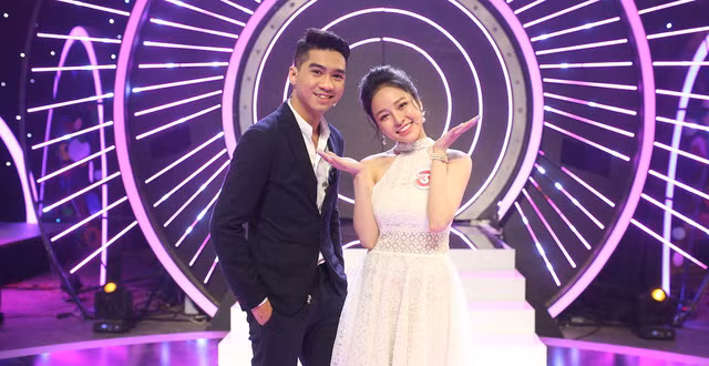 Xuất hiện và ghép đôi cùng streamer đình đám PewPew trong chương trình "Mảnh ghép tình yêu", Trâm Anh được khen ngợi bởi nhan sắc nổi bật, nụ cười rạng rỡ và cách ăn nói dễ nghe, gây thiện cảm. Đây cũng là thời điểm cả nhan sắc và sự nổi tiếng của cô trên đỉnh cao.