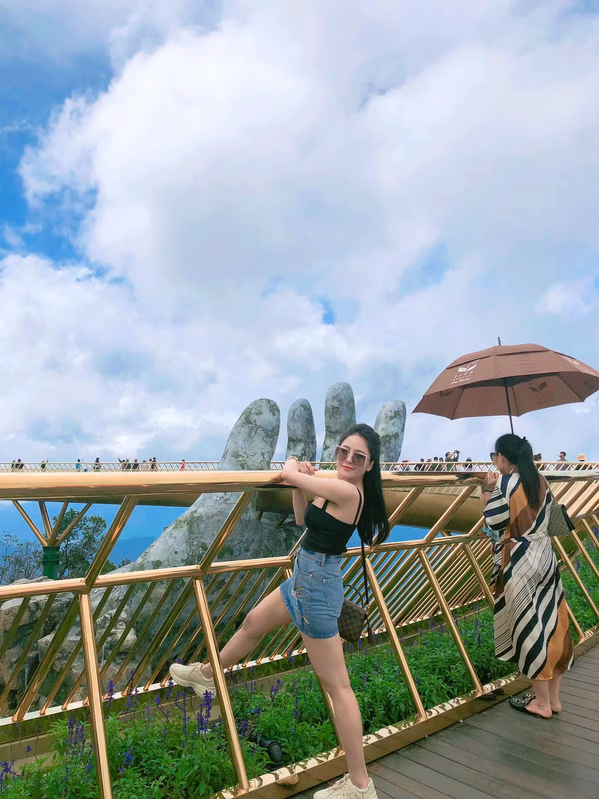 Không chỉ can thiệp thẩm mỹ, Trâm Anh còn rất chăm chỉ tập thể thao, học nhảy thế nhưng cân nặng và ngoại hình của nàng hot girl có vẻ vẫn không mấy cải thiện.