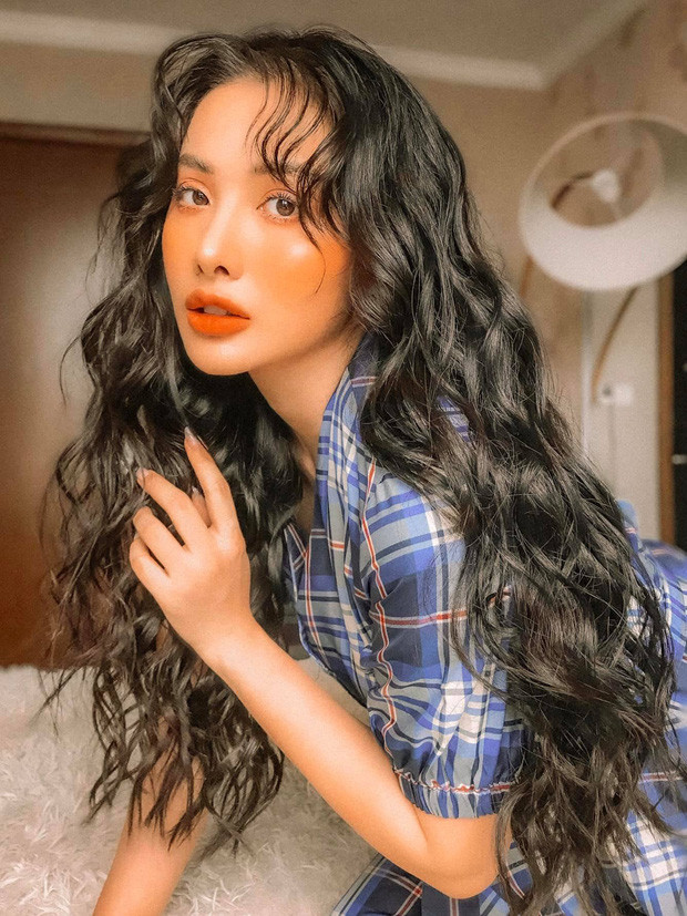 Mặc dù bên ngoài tỏ ra không quan tâm, thế nhưng qua dòng status ẩn ý đó cho thấy cô vẫn còn "ghim" Lương Bằng Quang vì những lời đặt điều trong quá khứ.