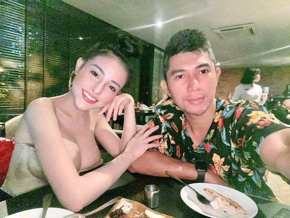 Trước vụ việc Yaya Trương Nhi đâm đơn kiện, Lương Bằng Quang và Ngân 98 vẫn vui vẻ đi ăn bên nhau.