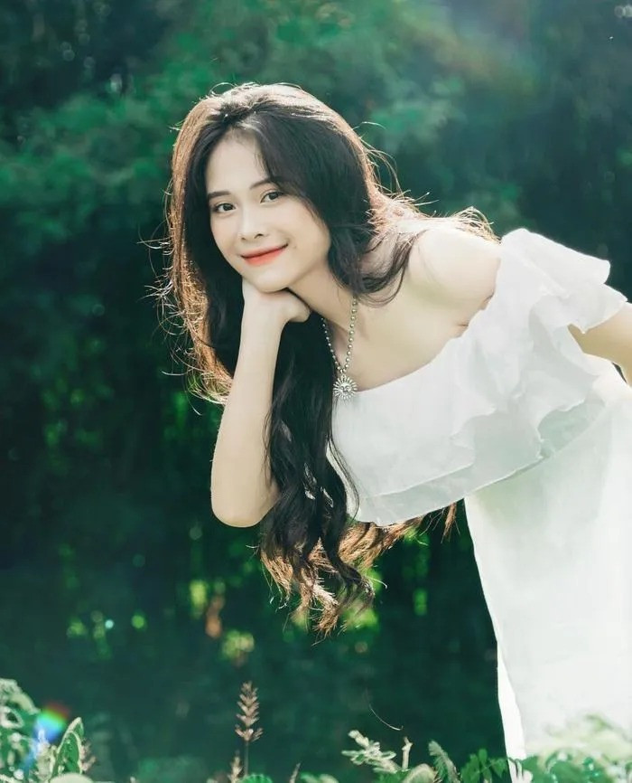 Trước đây, cô luôn tự ti về ngoại hình của mình, đặc biệt là chiếc mũi to và đôi mắt một mí. Sau khi quyết định "dao kéo", Ngân Hà chia sẻ cảm thấy tự tin hơn rất nhiều và yêu đời hơn.