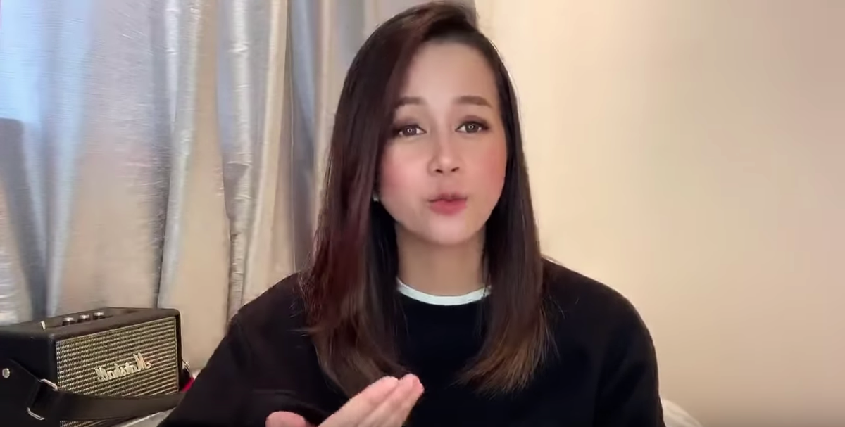 Mới đây, vlogger đình đám một thời An Nguy bất ngờ quay trở lại với clip mới. Mặc dù chia sẻ về vấn đề "thầm kín" nhưng cô nàng lại có cách trò chuyện cởi mở, thẳng thắn. Bên dưới phần bình luận, nhiều dân mạng nhận xét rằng đây là chủ đề mà rất ít người đề cập tới nhưng lại cực kỳ cần thiết, bổ ích cho giới trẻ.