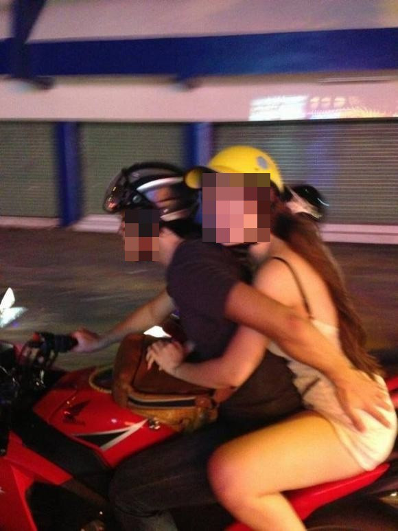 Hết việc diễn cảnh nóng, giới trẻ còn thể hiện sự thiếu ý thức nơi công cộng tham gia giao thông.