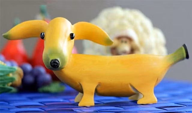 Như chú cún này được tạo nên từ quả chuối.