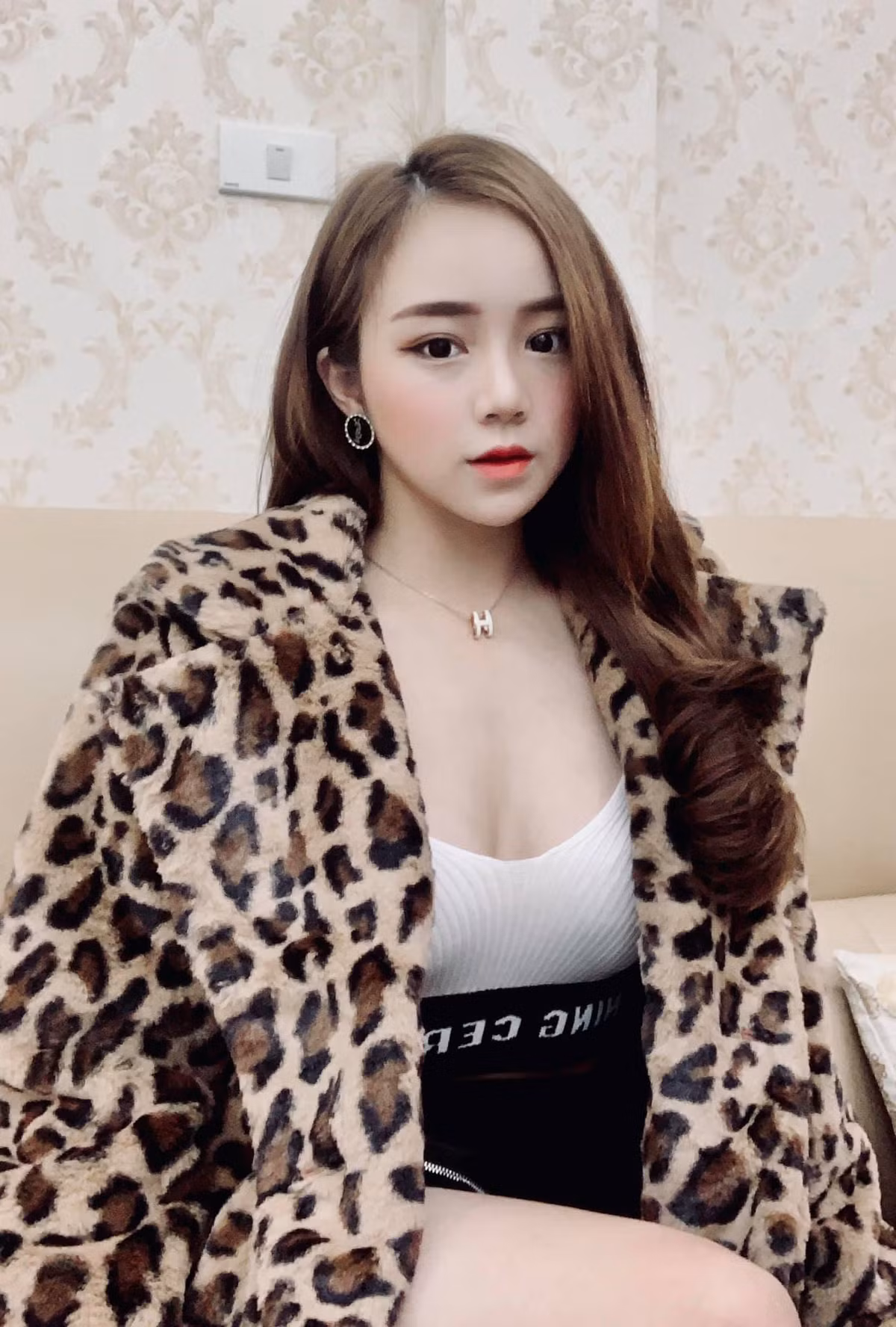 Nhận ra trầm cảm không giúp ích được gì, chuyện cũng đã xảy ra và ekip sản xuất cũng đã đi được nửa quãng đường nên Nhã Tiên tự vực bản thân dậy, tiếp tục cố gắng.