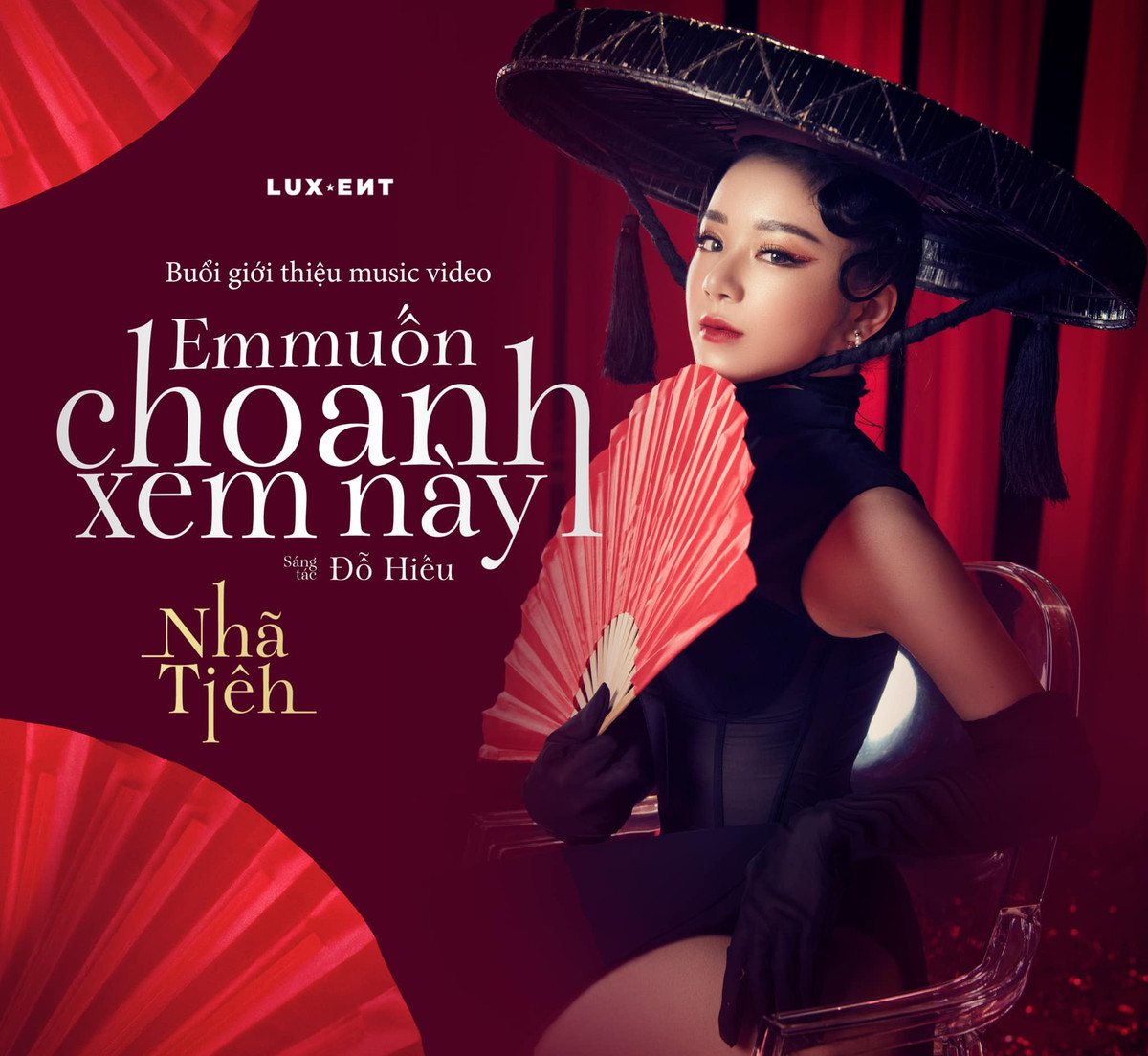 Trước khi cho ra mắt MV đầu tay, "hot girl ngủ gật" Nhã Tiên từng tuyên bố cô hơn Chi Pu về mọi mặt từ ngoại hình đến giọng hát. Phát ngôn gây sốc này của cô từng bị cộng đồng mạng chỉ trích gay gắt.