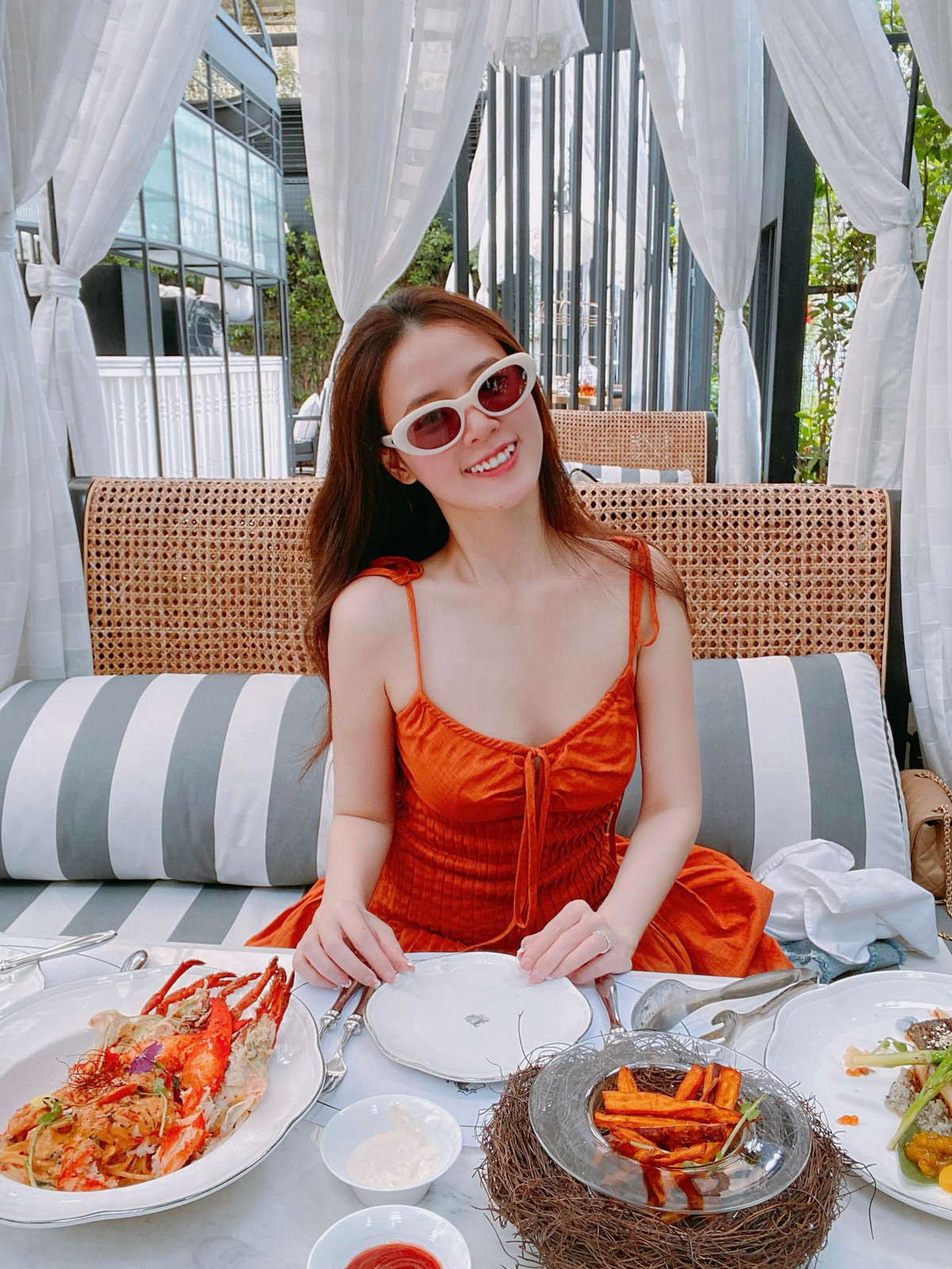 Midu mong muốn sẽ đạt cân nặng 39 kg để thân hình thêm mảnh dẻ. Mức cân của người đẹp hiện dao động khoảng 40 kg với số đo ba vòng 81-54-89 cm.