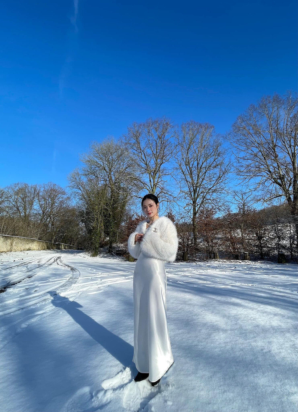 Bên cạnh sự nghiệp diễn xuất, người đẹp còn là giảng viên thời trang kiêm doanh nhân.