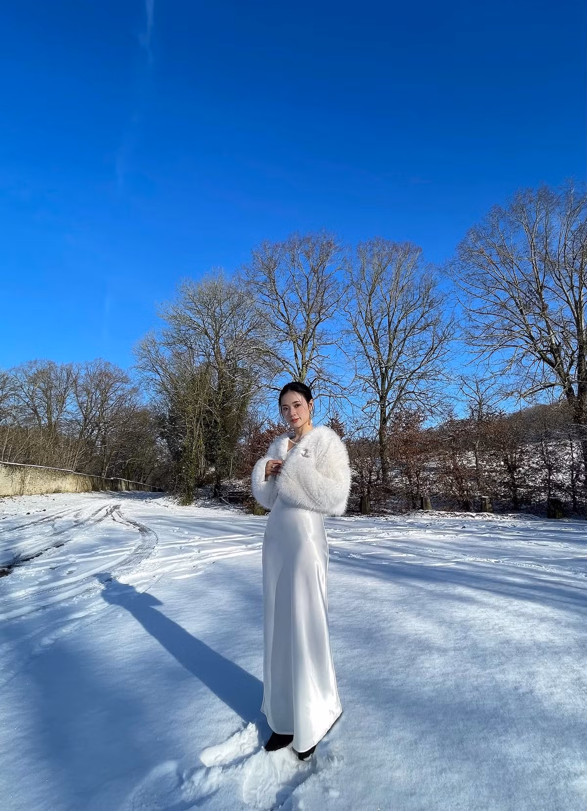 Bên cạnh sự nghiệp diễn xuất, người đẹp còn là giảng viên thời trang kiêm doanh nhân.