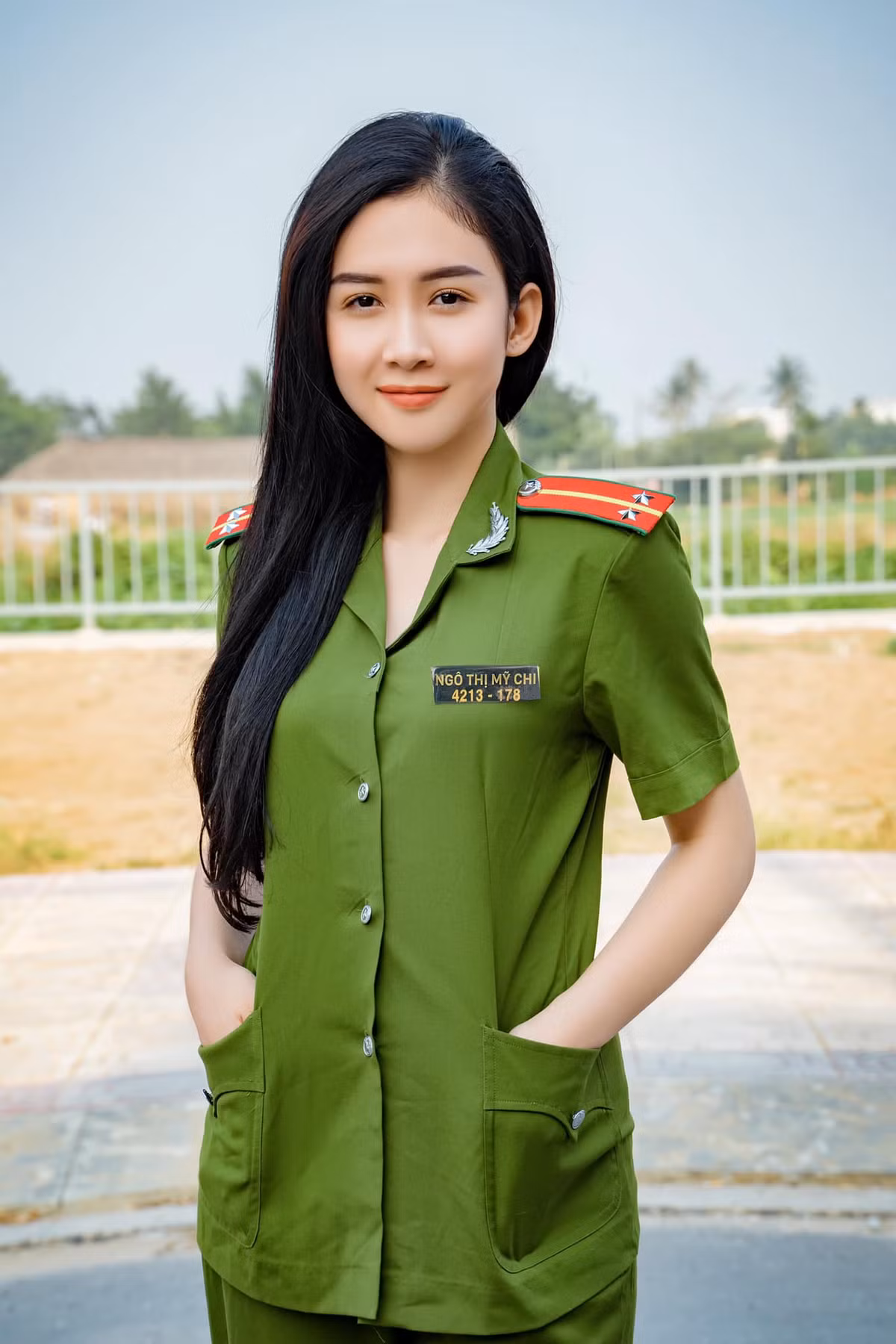 Chưa từng qua bất kỳ lớp đào tạo nào nên trong quá trình diễn xuất, Mỹ Chi gặp những khó khăn nhất định. Thế nhưng với quyết tâm của mình, nàng hoa khôi chăm chỉ học hỏi từ những anh, chị đi trước để hoàn thành tốt vai diễn của bản thân.