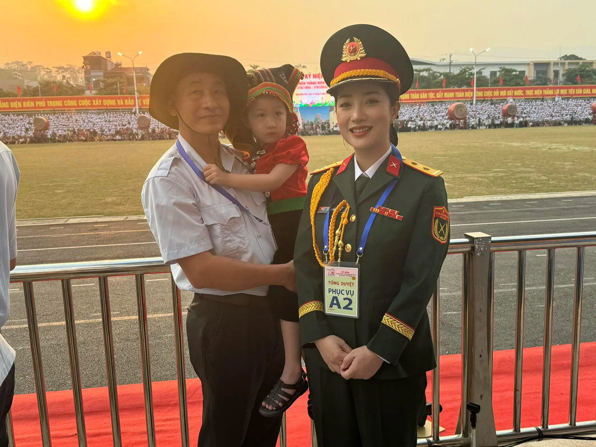 Ở thời điểm hiện tại, khi quay trở lại Điện Biên, chị Hân mang trên mình một vai trò mới - phát thanh viên, người đọc thuyết minh cho Lễ diễu binh, diễu hành.