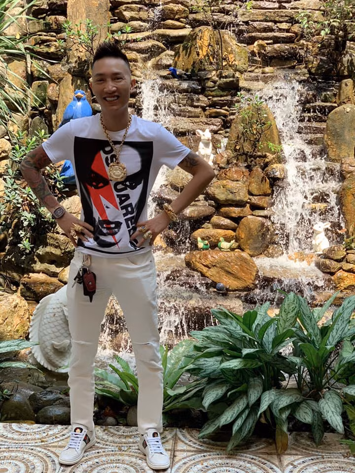 Diem mat ga giang ho mang tung sa luoi phap luat truoc Huan Hoa Hong-Hinh-2