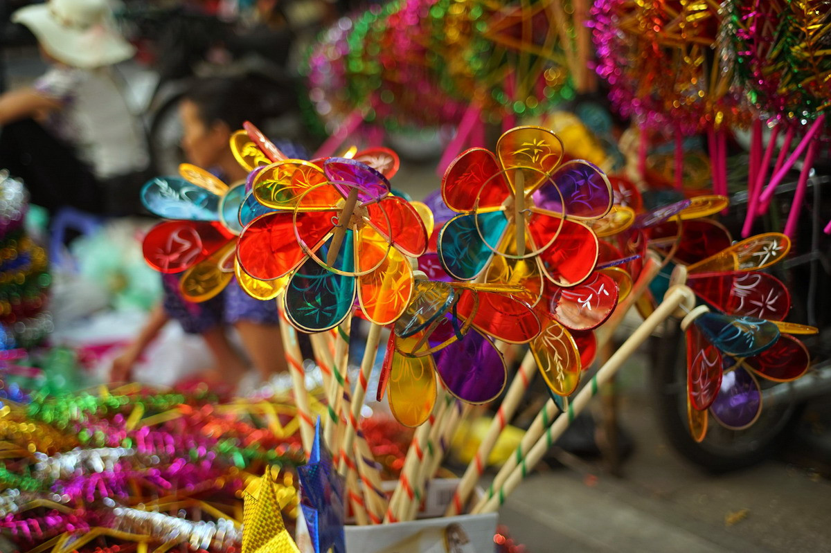 Đèn cù là món đồ không thể thiếu trong danh sách đồ chơi truyền thống gắn với tết Trung thu của nhiều thế hệ. Ảnh: redsvn.net