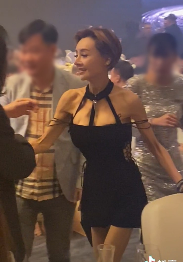 Tuy nhiên gần đây, hình ảnh Diệp Tử My tham gia một sự kiện với vóc dáng gầy gò khiến nhiều fan của cô không khỏi ngỡ ngàng