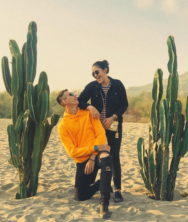 Vào ngày sinh nhật người yêu, Nadeo không ngần ngại bày tỏ tình cảm qua lời chúc mừng: "Em là người sẵn sàng nắm tay anh khi anh cần nhất. Chúc mọi thứ tốt đẹp nhất trên đời sẽ đến với em".