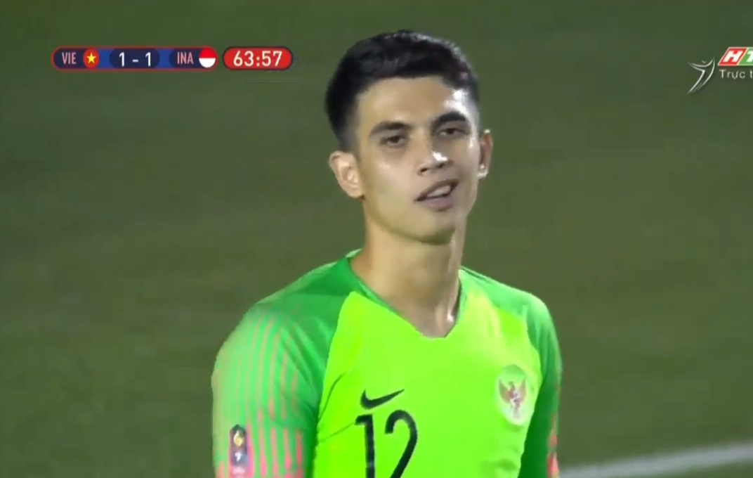 Nadeo Argawinata (SN 1997) là thủ thành của U22 Indonesia. Chính Nadeo là người đã đã có hành động cười nhếch mép khi Thành Chung ghi bàn gỡ hoà cho U22 Việt Nam trong trận đấu vào tối 1/12 vừa qua trong khuôn khổ bảng B, SEA Games 30.