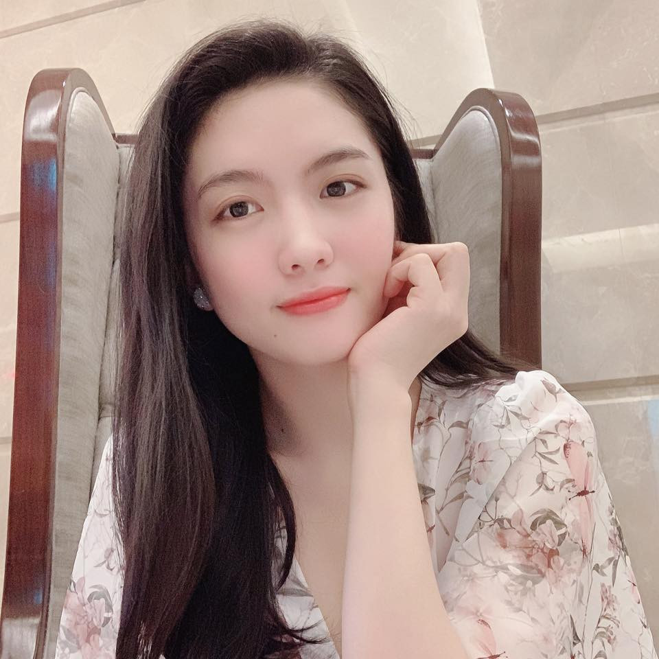 Những chia sẻ vô cùng dễ thương của Nguyên cùng với lợi thế về ngoại hình nên lượng theo dõi trên Facebook của cô tăng vèo vèo.