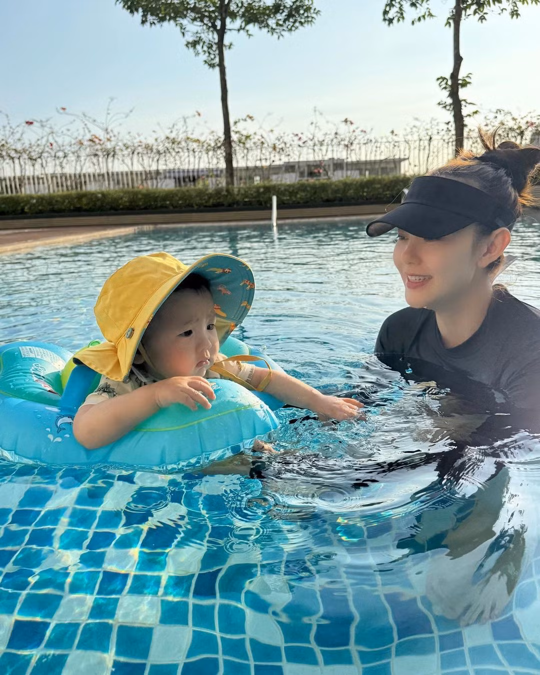 Từ khi gia đình có thêm thành viên mới, Minh Hằng gặp nhiều áp lực nhưng cuộc sống cũng nhiều màu sắc hơn.