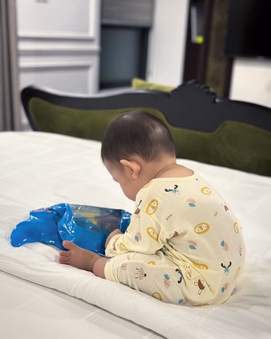 Quý tử nhà Minh Hằng được khán giả khen đáng yêu, dễ cưng.