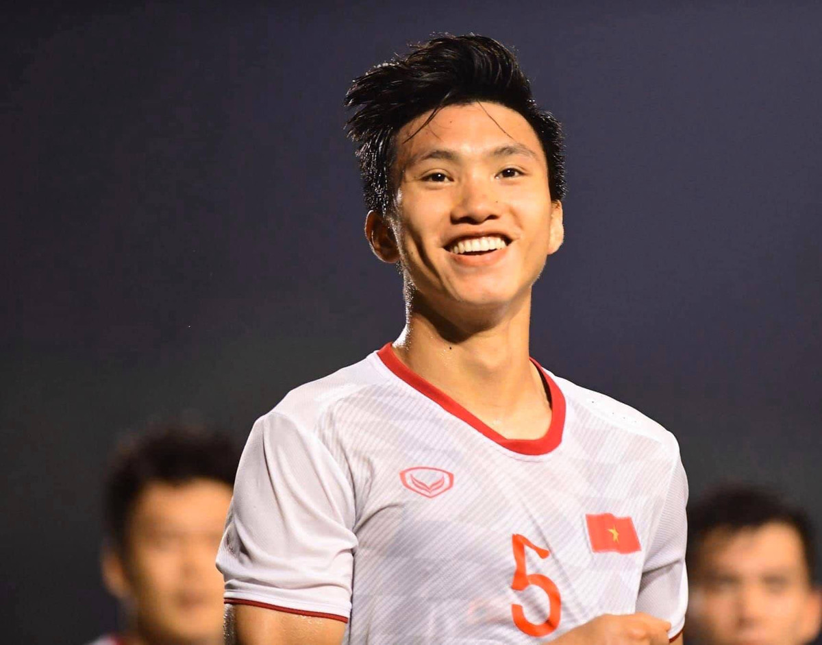 Thế nhưng không thể phủ nhận, SEA Games 30 là giải đấu cực kỳ thành công của Văn Hậu. Anh chàng sẽ không có cơ hội thi đấu tại giải U23 Châu Á sắp tới do phải trởi về CLB SC Heerenveen luyện tập.