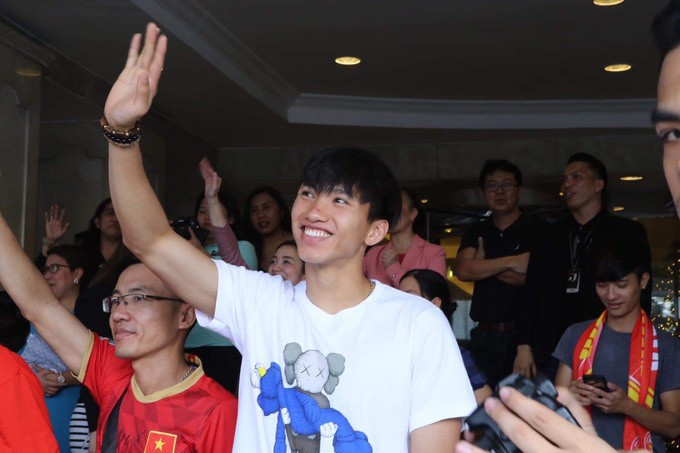 Sự chăm chỉ của Đoàn Văn Hậu khiến người hâm mộ vừa cảm phục vừa xót xa.