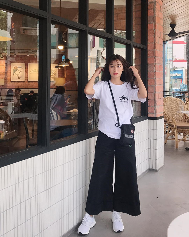 Vi Nguyễn, tên đầy đủ là Nguyễn Tú Vi cũng là một trong những mẫu ảnh sinh năm 1996 đang rất được săn đón tại Sài Gòn. Sở hữu thân hình mảnh mai, mái tóc dài và gương mặt cực tây, cô nàng là mẫu hình tượng "nàng thơ" của nhiều nhiếp ảnh gia.