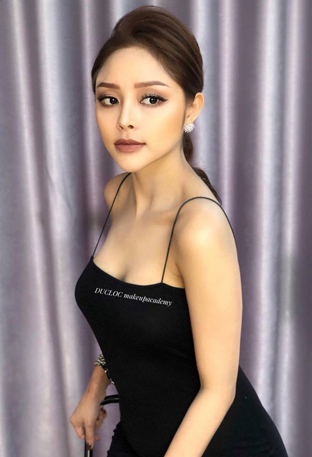 Cũng sinh năm 1996, Thanh Thanh là hot girl LGBT có tiếng tại Sài Gòn. Sở hữu đôi mắt to tròn, sống mũi cao và khuôn miệng tươi, cô nàng cực kỳ hợp với phong cách sexy đang theo đuổi.