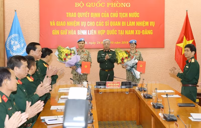 Hai sĩ quan nhận nhiệm vụ quốc tế lần này là thượng tá Lê Ngọc Sơn và thiếu tá Nguyễn Thị Minh Phương được cử làm quan sát viên quân sự tại Phái bộ gìn giữ hòa bình ở Nam Sudan.