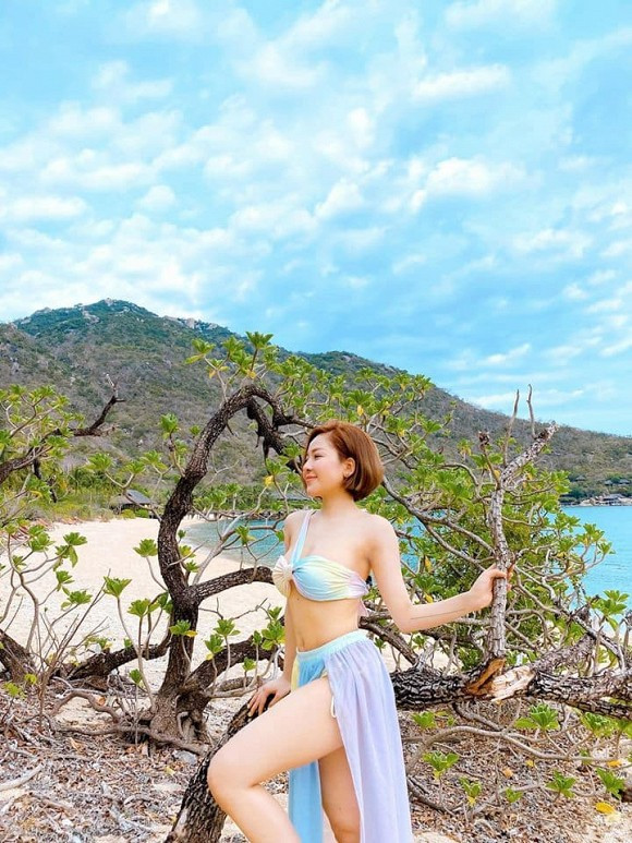 Sau sự cố lộ clip nhạy cảm trong quá khứ, hotgirl Trâm Anh hiện tìm lại được niềm vui cuộc sống và công việc.