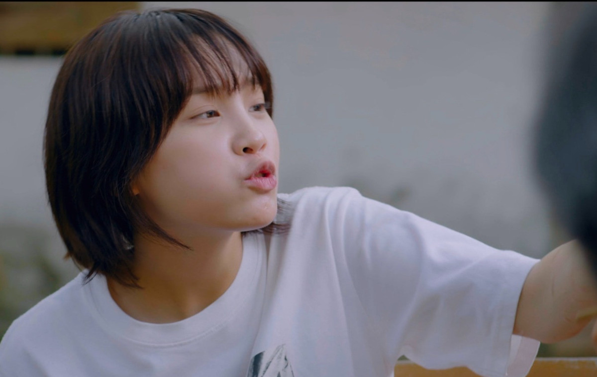 Cô nàng được đánh giá là khả năng diễn xuất đang dần hoàn thiện bởi nét diễn tự nhiên, khả năng đài từ tốt.