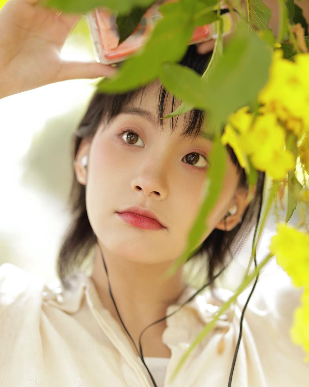 Ở đời thực, mỹ nhân người Tày chọn phong cách thời trang hiện đại, trẻ trung, năng động