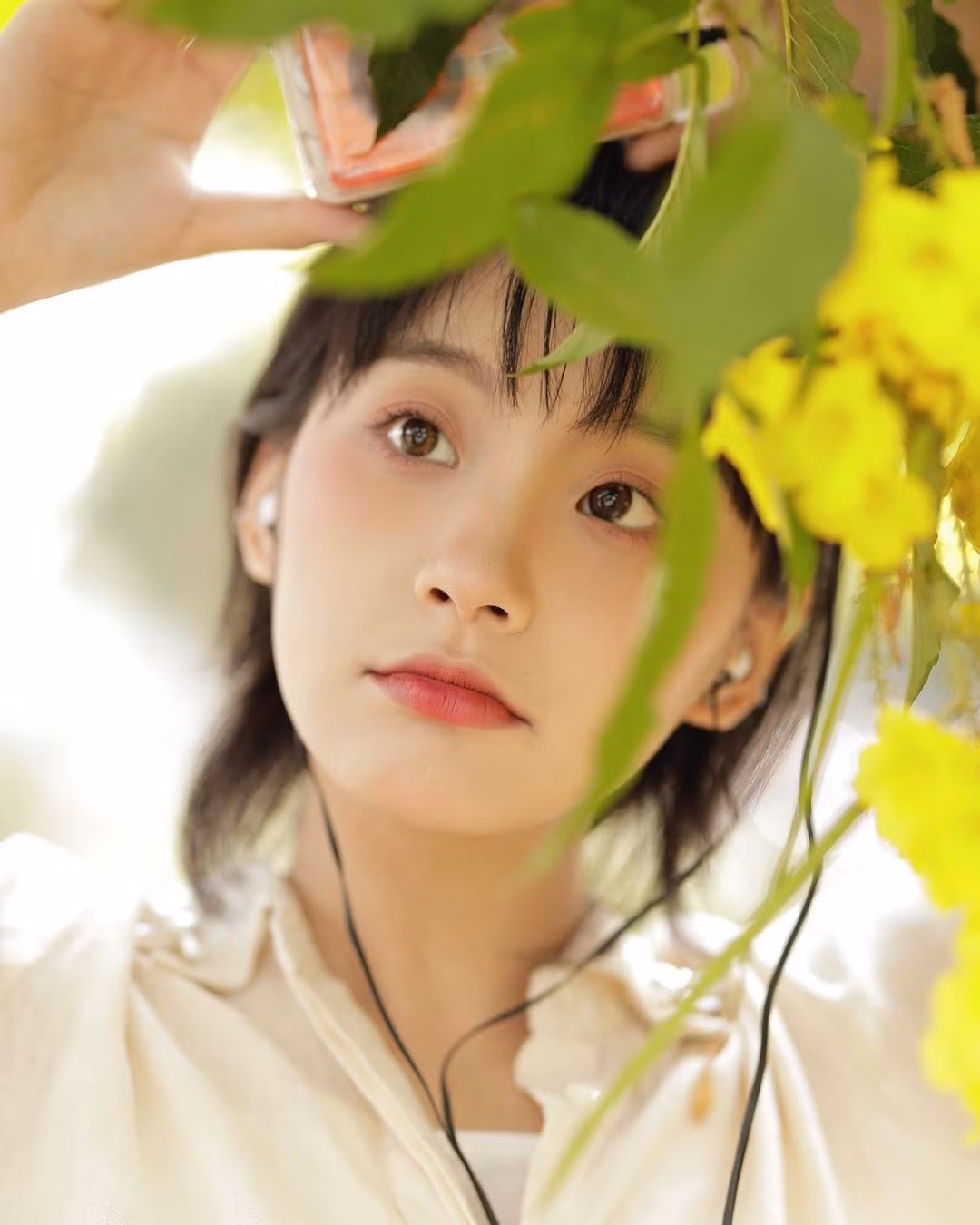 Ở đời thực, mỹ nhân người Tày chọn phong cách thời trang hiện đại, trẻ trung, năng động