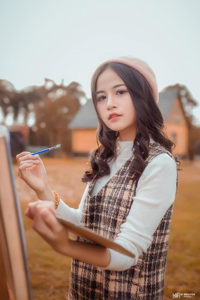 Sở hữu chiều cao 1m60 không mấy nổi trội nhưng bản sao Chi Pu lại có thần thái tốt, biết cách tạo dáng và tinh thần ham học hỏi.