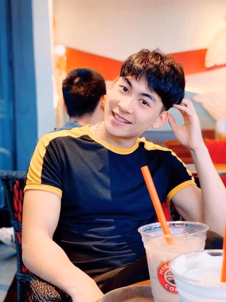 Không từ bỏ niềm khao khát được phục vụ Tổ quốc, anh xung phong đăng kí tham gia nghĩa vụ và đã chọn Bộ Tư lệnh Cảnh vệ.