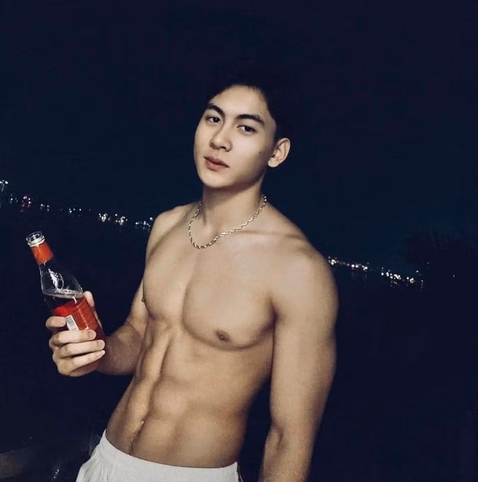 Cao 1m80 cùng thế mạnh ngoại hình, nhiều người khuyên khi kết thúc thời hạn nghĩa vụ, Thế Văn hoàn toàn có thể lấn sân và thành công ở lĩnh vực người mẫu.