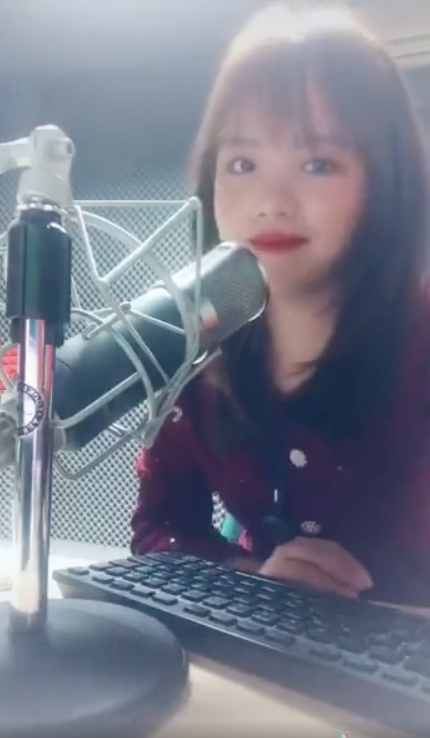 Nhiều cư dân mạng thắc mắc vì sao từ 20 năm trước vẫn nghe được giọng nói này, thì My Lê trả lời rằng mình mới chỉ làm công việc này 2 năm. Nghe có vẻ như đó là giọng nói của cùng một người nhưng thực ra những người phụ trách công việc thu âm này có chất giọng na ná nhau.