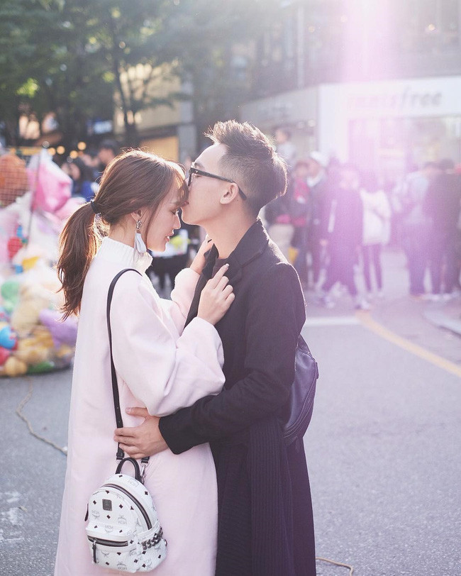 Cặp đôi Sun HT và Phở Đặc Biệt công khai hẹn hò vào tháng 6/2016 và nhận được sự quan tâm của đông đảo giới trẻ trên mạng xã hội.