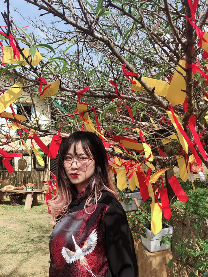 Cô nàng chơi thân với rất nhiều gương mặt trong làng streamer Việt Nam như Linh Ngọc Đàm, Uyên Pu, Xemesis,....